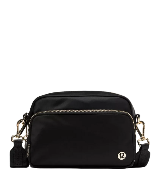 Lululemon Everywhere Crossbody Bag 2l Metal Hardwar Black/golde